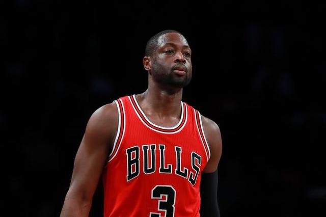 逼迫其让出 逼迫其让出